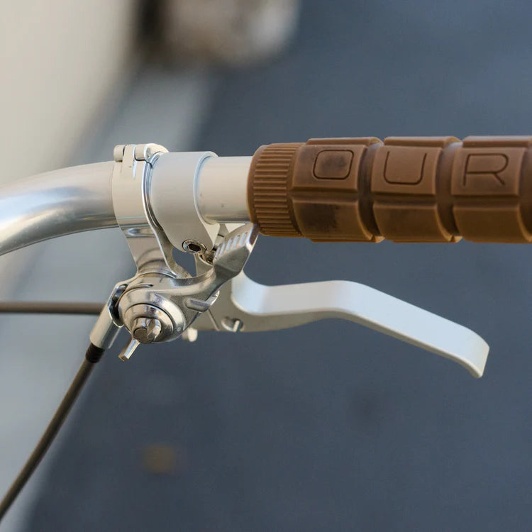 Handlebar shifter outlet